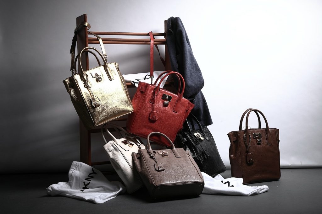 cluttered_bags