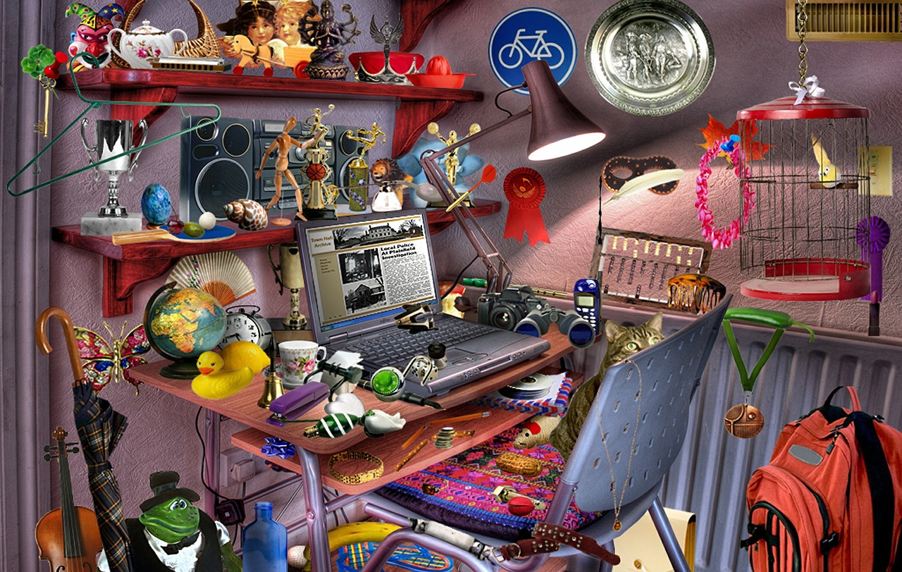 cluttered_desk